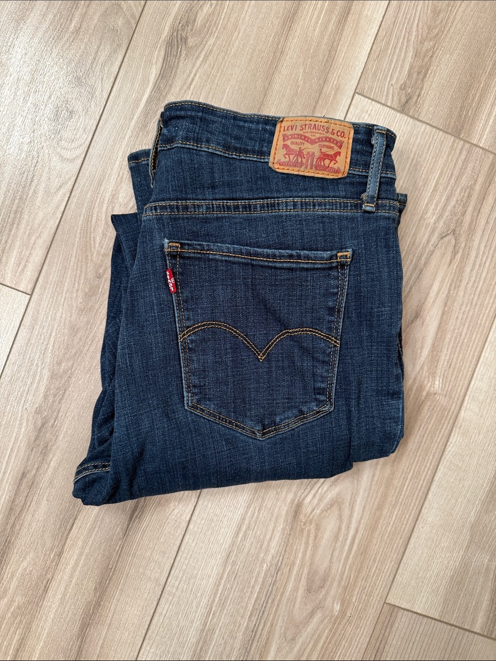 Levi's Women's Dark Indigo Boot Cut Jeans - size 14